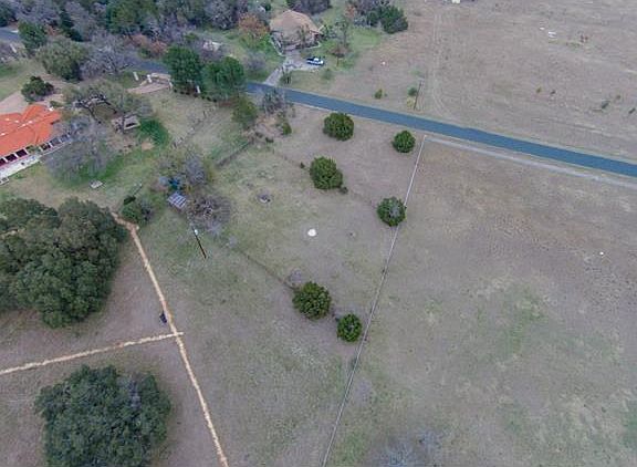 2nd image of 129 Lakewood Trl