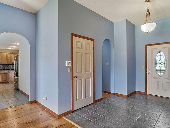 4th image of 250 Tallgrass Road