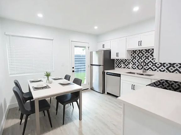 2nd image of 2302 N 29th Pl APT 6