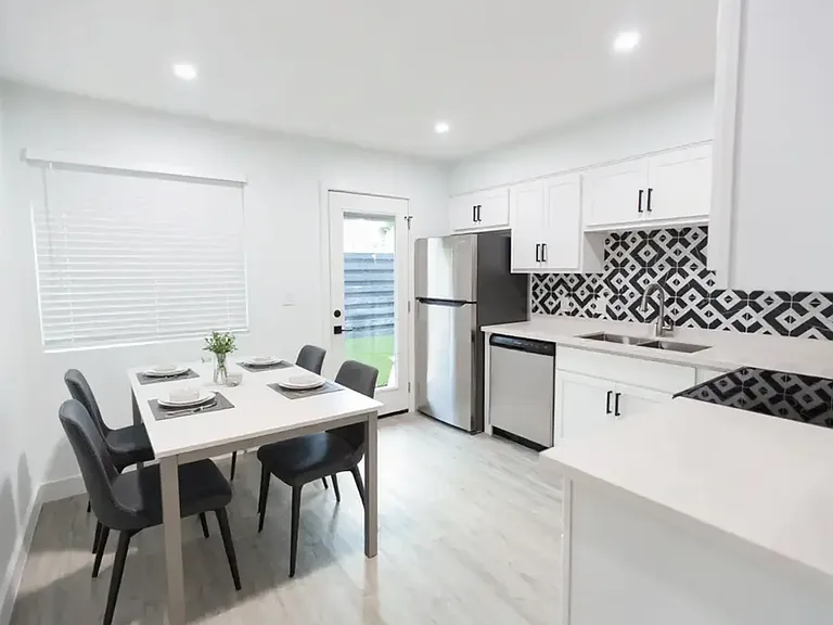 2302 N 29th Pl — Photo 32