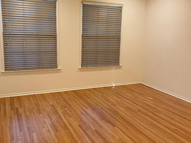 4721 Cahuenga Blvd — Photo 19