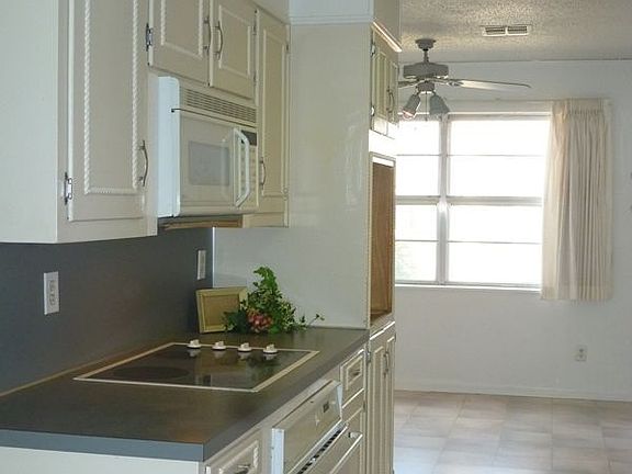  Galley kitchen