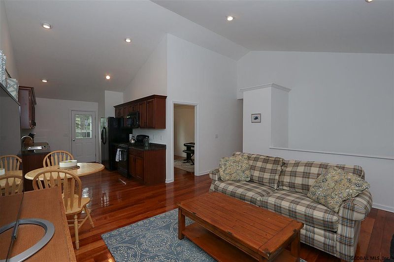 3rd image of 109 ECCLES Drive