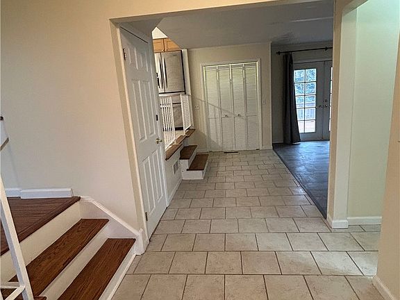 3rd image of 124 Granada Cir