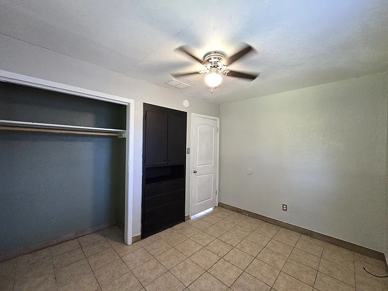 212 E Valley Rd — Photo 11