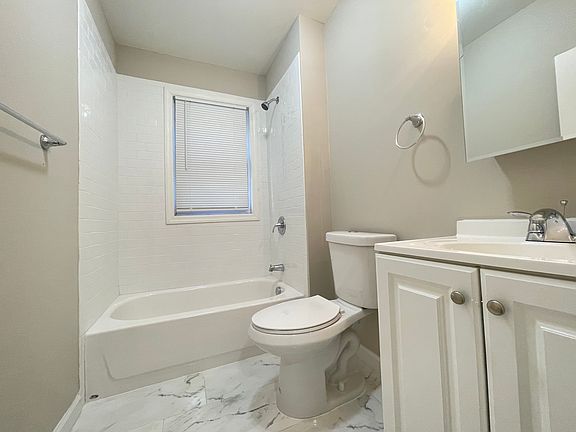 3rd image of 302 Arlington Ave #2E