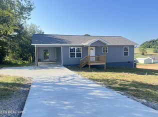 1713 Corral Ln, Dandridge, TN 37725