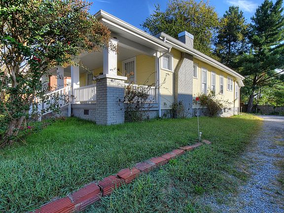 5th image of 920 E Hillcrest Dr
