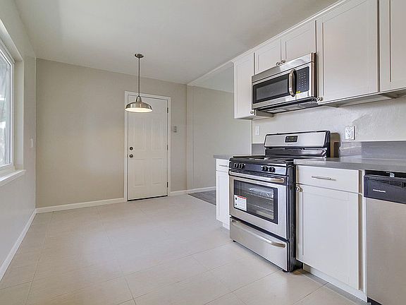 4th image of 1006 Capistrano Dr