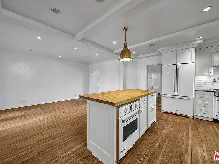 333 S Roxbury Dr — Photo 11
