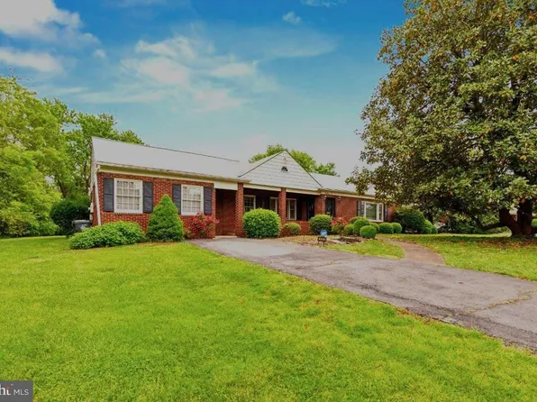 9005 Longstreet Dr, Manassas, VA 20110