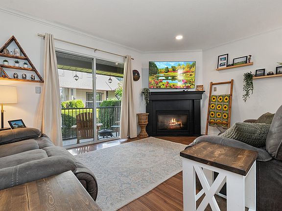3rd image of 45740 Thomas Rd #9