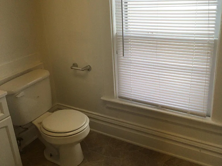 612 Locust St — Photo 10