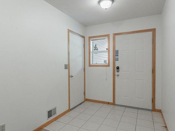 2nd image of 547 Woodduck Dr