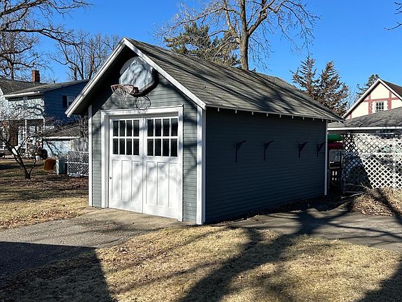 3rd image of 113 2nd St SW