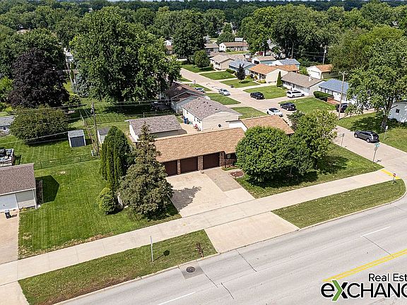 2nd image of 1528 Spruce Hills Dr