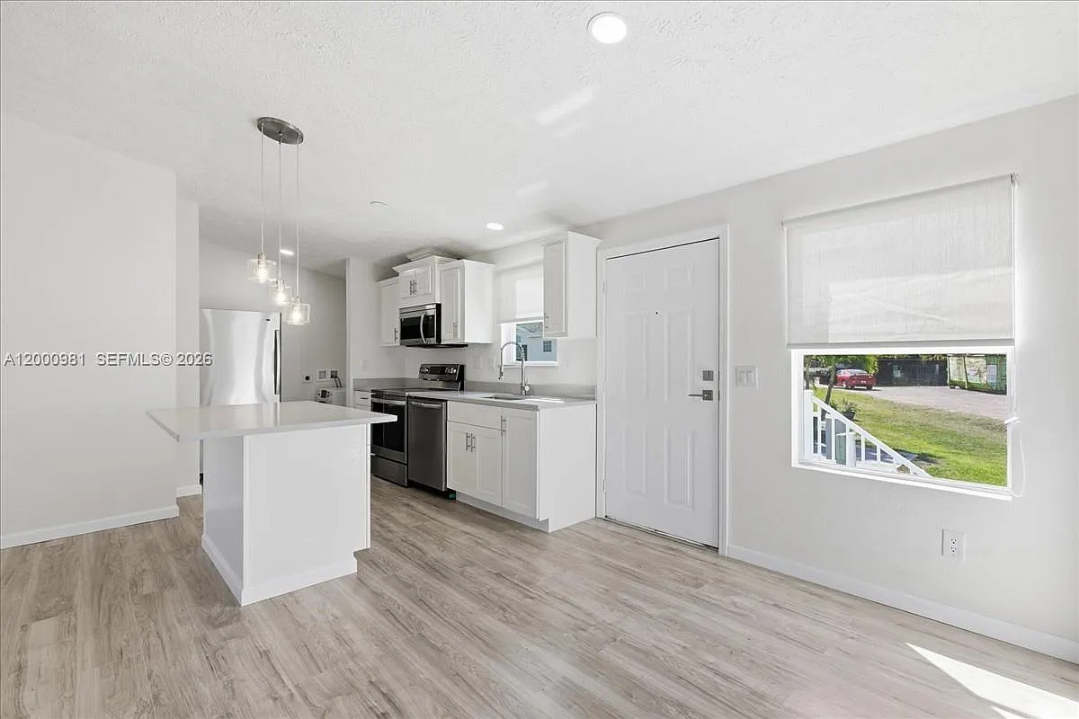 2 bed, 2.0 bath, $1,600 — Photo 2
