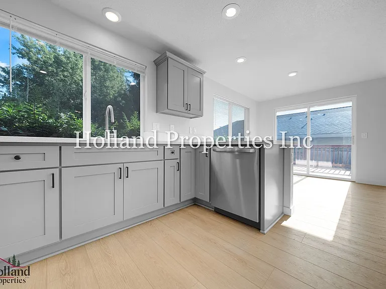9059 SW Sagert St — Photo 8