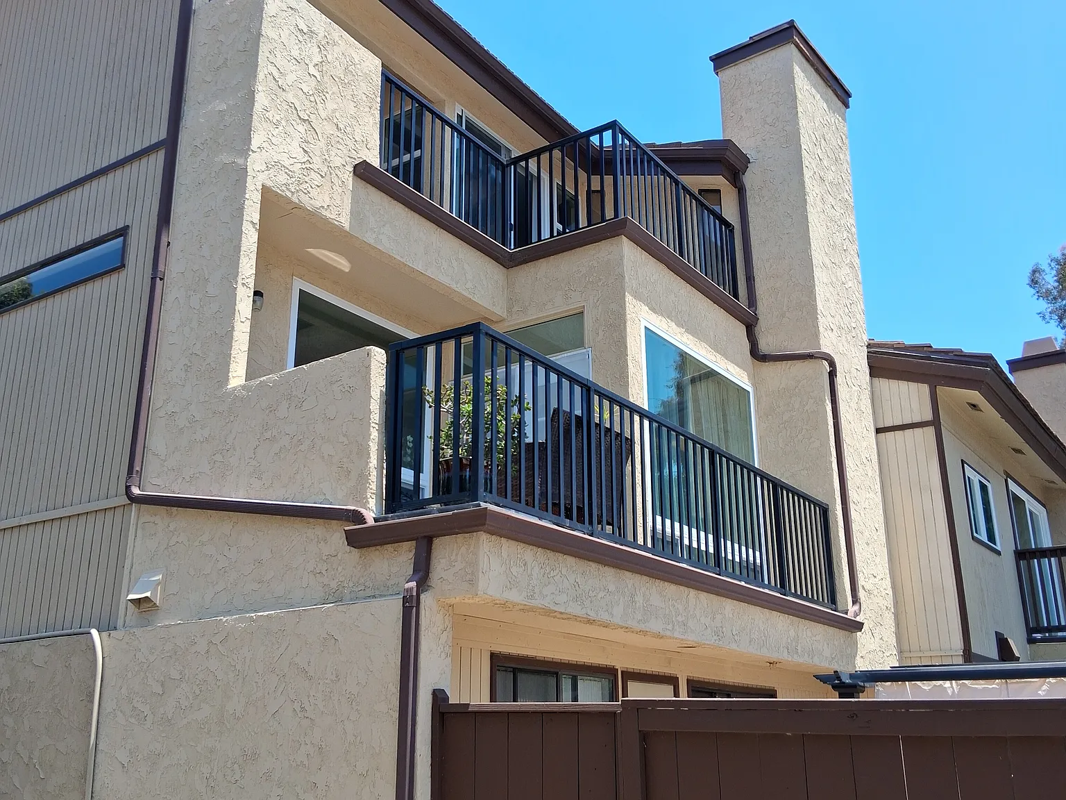 2 bed, 1.5 bath, 1340 sqft, $4,250 — Photo 2