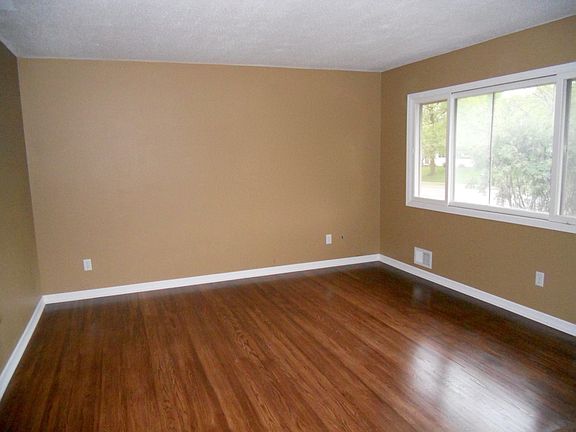 3rd image of 907 38th Ave