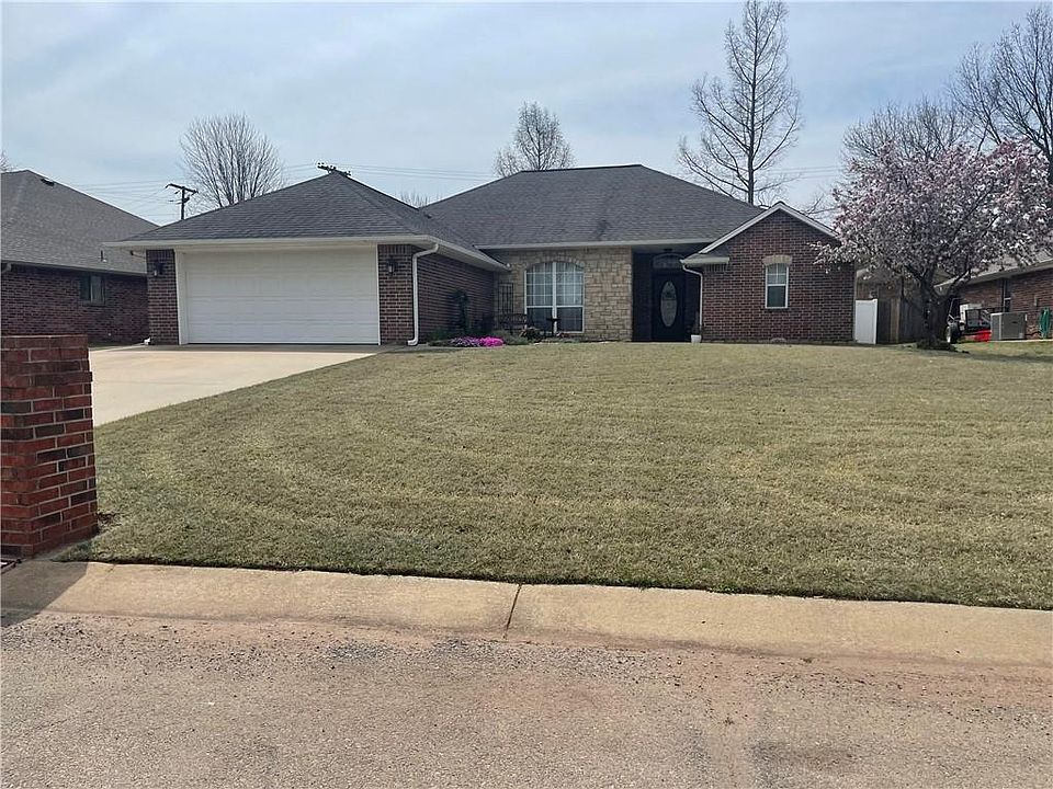 1st image of 907 Tilghman Dr