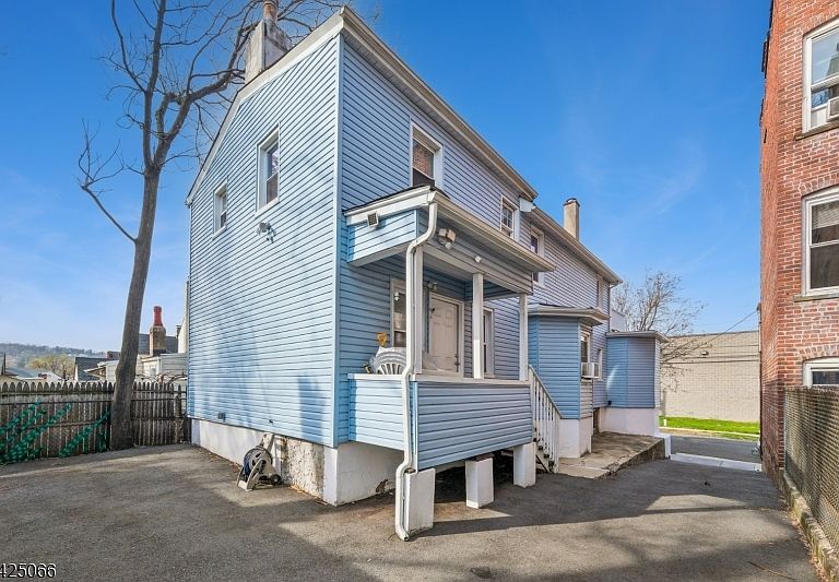Listing photo 4