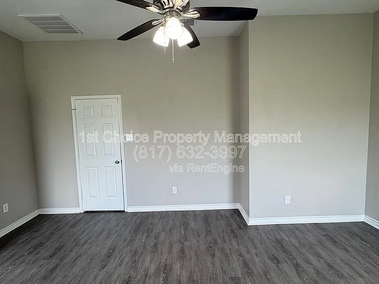 924 Marist Dr — Photo 13