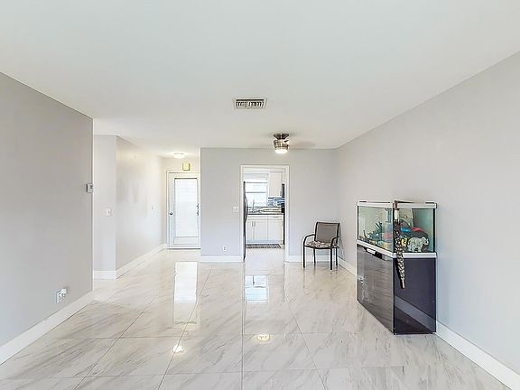 5th image of 2667 Dudley Drive E #H