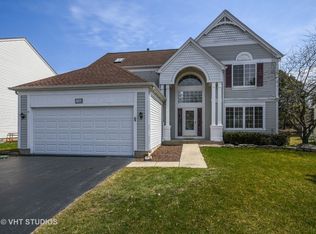 1384 E Braymore Cir, Naperville, IL 60564
