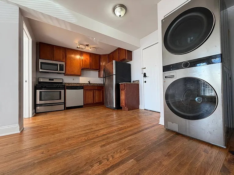 2501 W Touhy Ave #106 — Photo 2