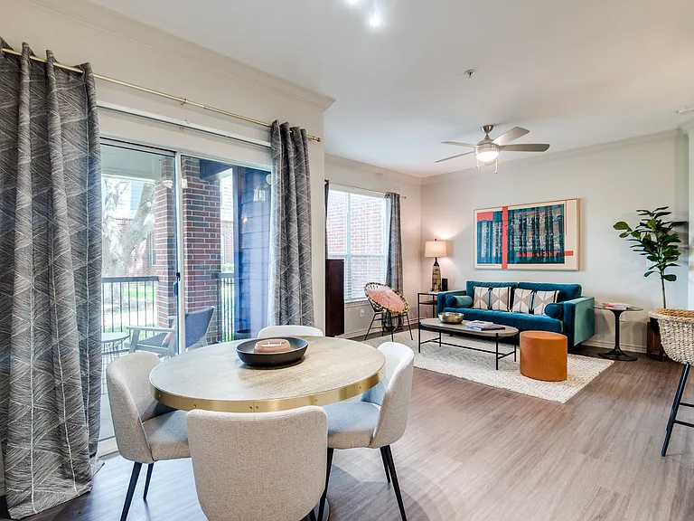 Aventura on Briar Forest — Photo 5