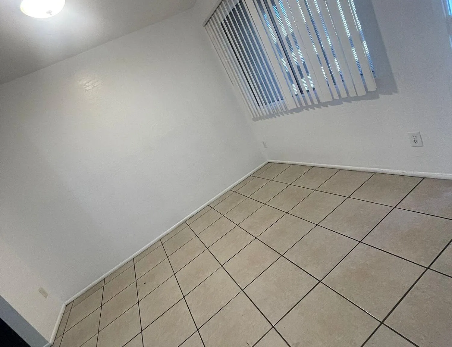3 bed, 1.0 bath, 1106 sqft, $1,800 — Photo 2