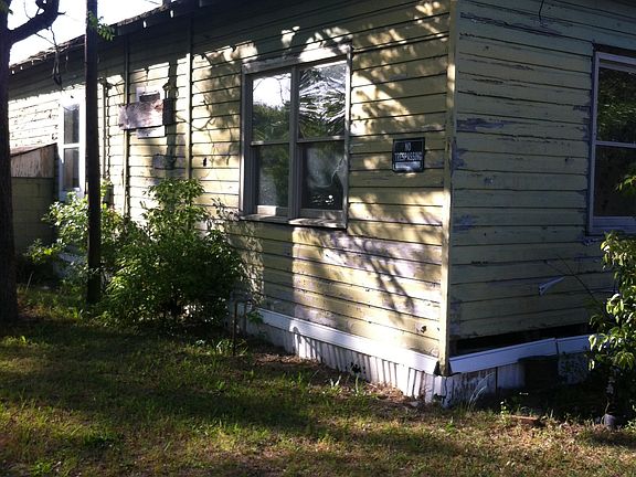 4th image of 1910 Leland St
