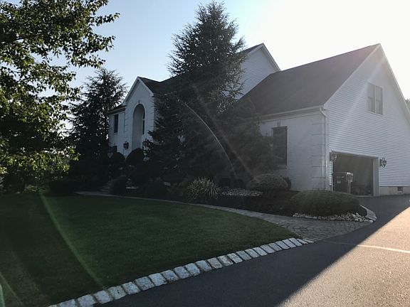 2nd image of 2 Rebecca Dr