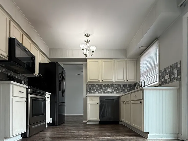 2116 Briar Hill Dr — Photo 4
