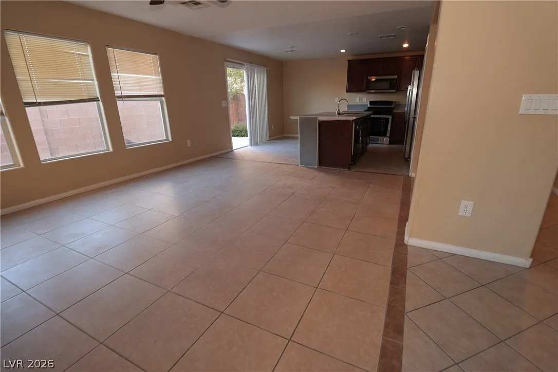 3 bed, 3.0 bath, 1622 sqft, $2,000 — Photo 4