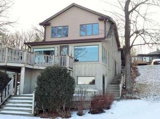 435 Park Ave, Pewaukee, WI 53072