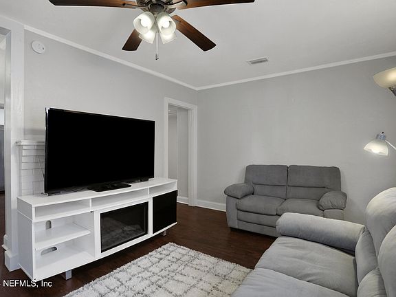 4th image of 525 W 49TH Street