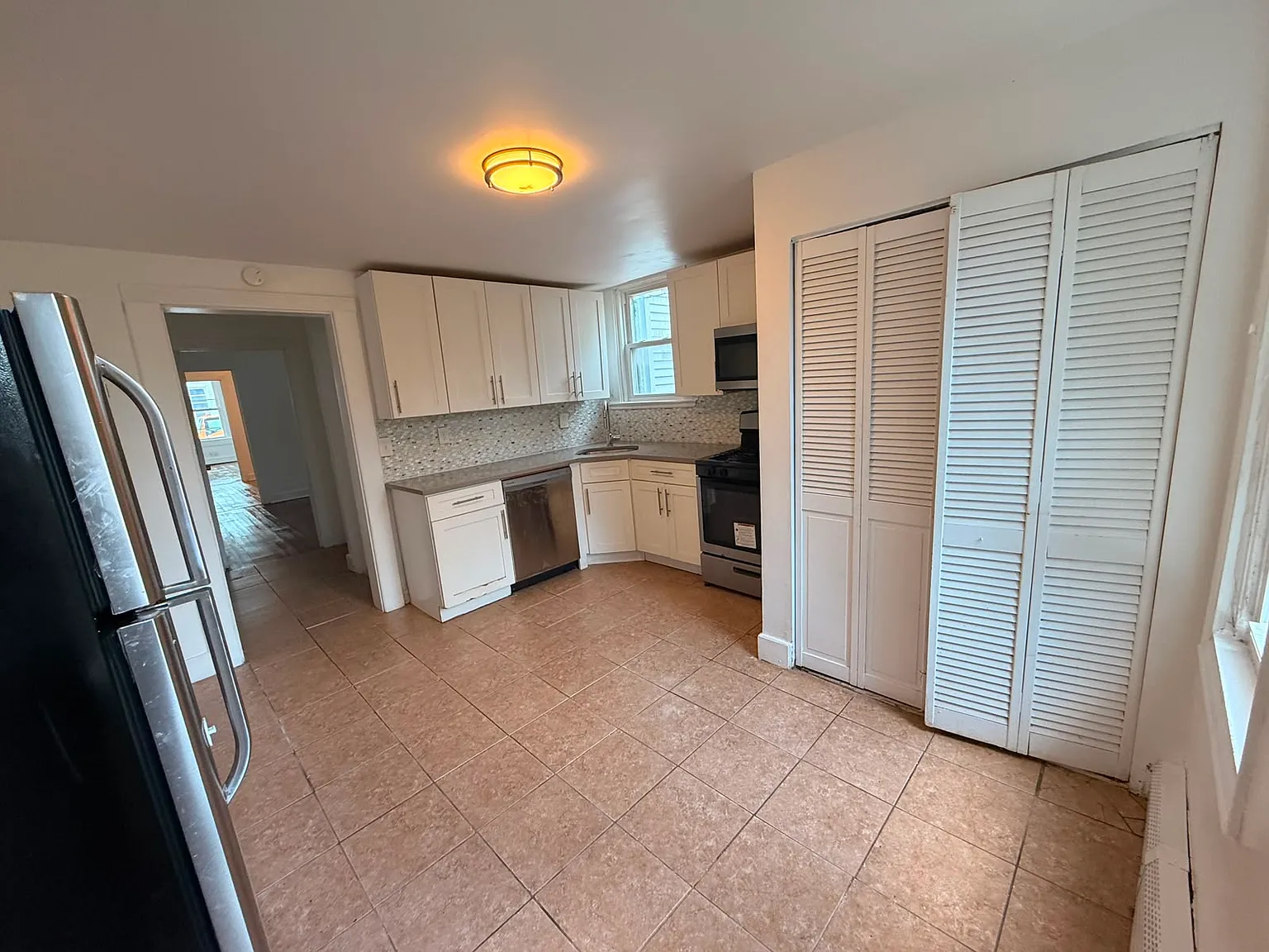 114 Woodlawn Avenue — Photo 3