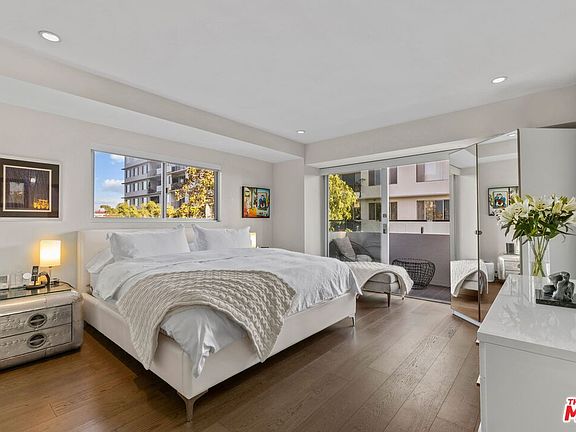 5th image of 838 N Doheny Dr APT 301