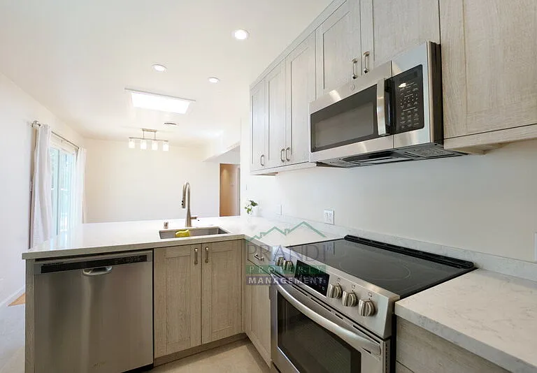 2061 Carolyn Way — Photo 9