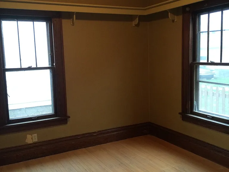 918 S 1st Ave — Photo 7