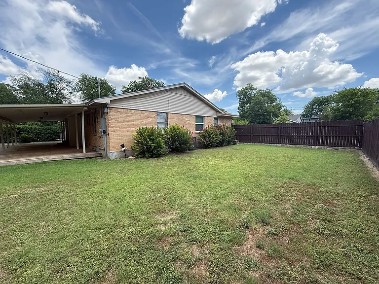 1001 Goode Dr — Photo 24