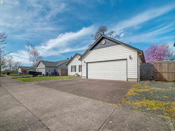 3rd image of 5211 Forest Ln