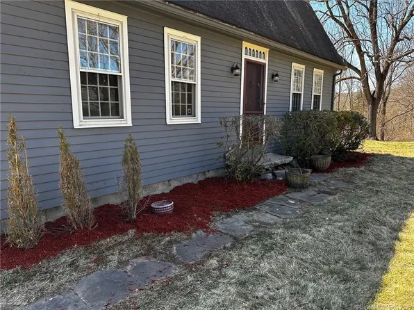 30 Applegate Lane, Woodbury, CT 06798