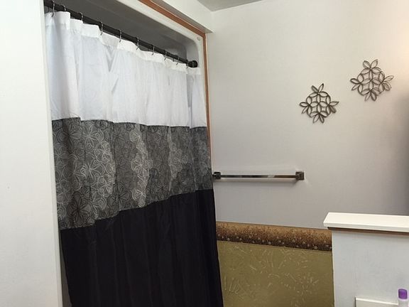 3rd image of 360 W Washington Ave Unit 813