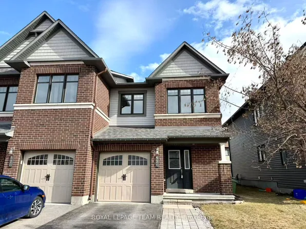 526 Paine Ave, Ottawa, ON K2T 0K7