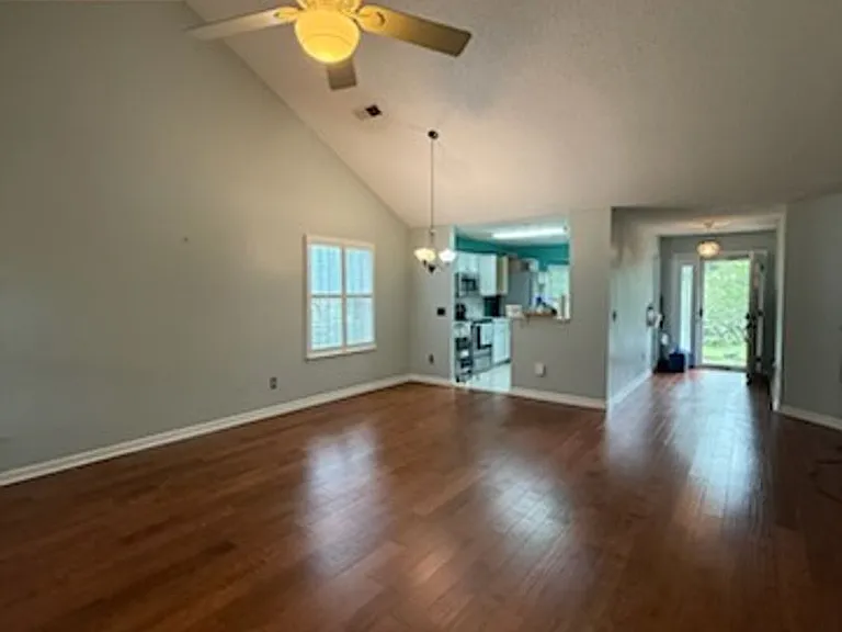 1325 Parkwood Dr — Photo 15