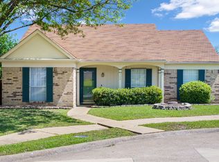 300 Hilltop Ct, Mesquite, TX 75149