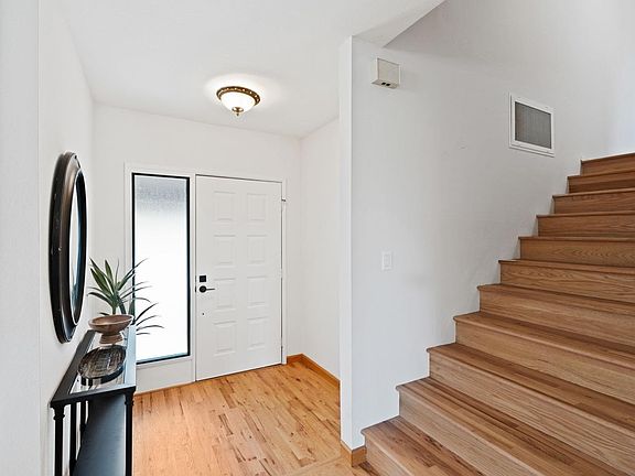 4th image of 738 Bluegrass Drive